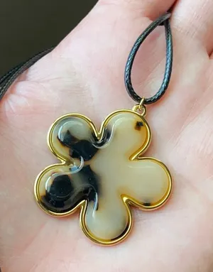 Handmade cute retro boho style big tortoiseshell flower necklace 🌼 thumbnail 6