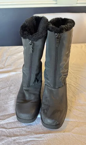 Women’s Black Winter Snow Boots Size 9M Chromatics by Totes Faux Fur thumbnail 1
