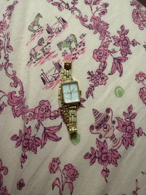 Gold watch with white face thumbnail 2