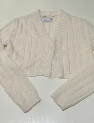 sweater thumbnail 1