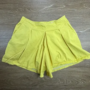 Maeve Anthropologie Pleated Shorts Women's 4 Yellow High Rise Cotton Stretch EUC thumbnail 2