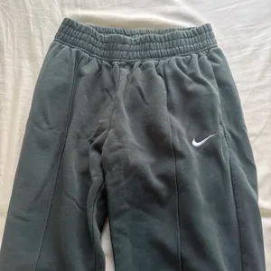 Nike Sweatpants thumbnail 1