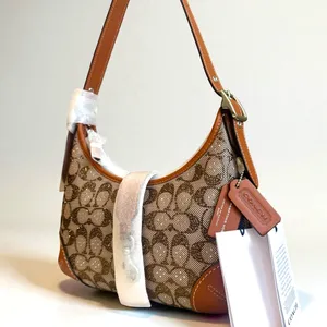 Coach Hamptons Hobo Bag In Crystal Signature Jacquard thumbnail 4