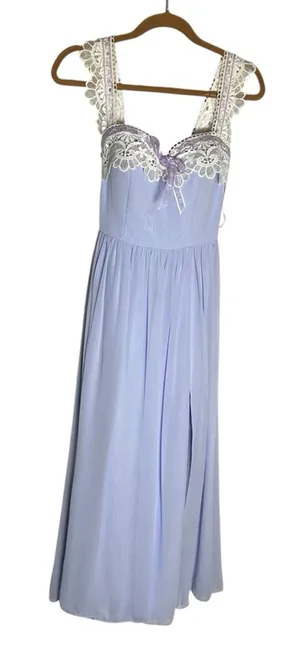 Azazie Light Purple & White Lace‎ Trim Sweetheart Neckline Bridesmaid Midi Dress thumbnail 1