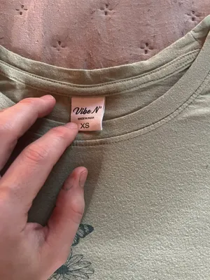 Butterfly Graphic Tee Size XS thumbnail 3