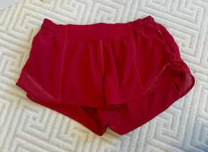 Lululemon women’s Hotty hot shorts 2.5” thumbnail 1