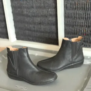 Life Stride Black Ankle Boots thumbnail 2