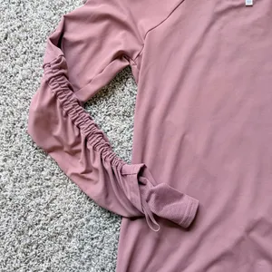 Fabletics Cashel Adjustable Long Sleeve Top Color Mauve Women’s Size Small thumbnail 2
