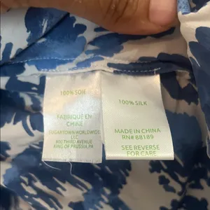 Lilly Pulitzer with Flaws Med  Blue and White Patterned Blouse thumbnail 3