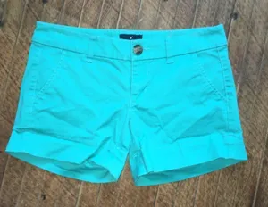 American Eagle green cuffed midi size 2 shorts thumbnail 1