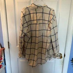 Universal Threads Beige Plaid Flannel thumbnail 4