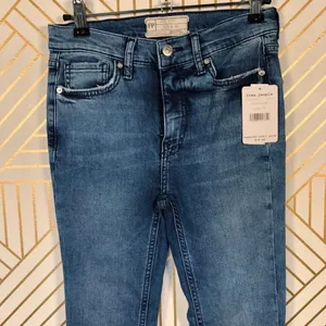 Free‎ People Busted Knee Skinny Jeans in Turquoise thumbnail 4