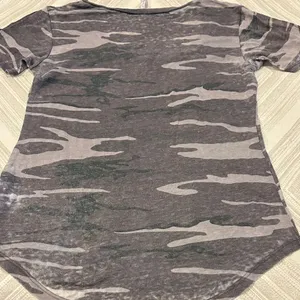 Z Supply Camo Pocket Tee in Gray Camouflage Burnout Triblend Size Small thumbnail 7