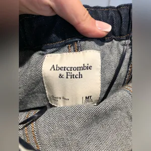 Abercrombie and Fitch Dark Wash Strapless Denim Romper Size M Tall thumbnail 8