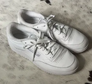 Reebok Women’s Sneakers White Classic thumbnail 1