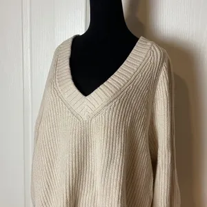 EXPRESS CREAM KNIT OVERSIZED V NECK TUNIC SWEATER thumbnail 2