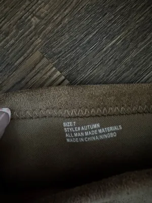 Brown knee thumbnail 4