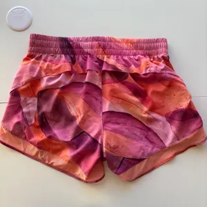 Athleta Printed Mesh Racer Run Short‎ 4" Pink Orange Abstract Leaf Size S thumbnail 2