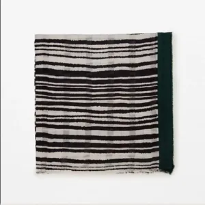 ✨Hp✨Two-Tone Printed Scarf✨ thumbnail 3