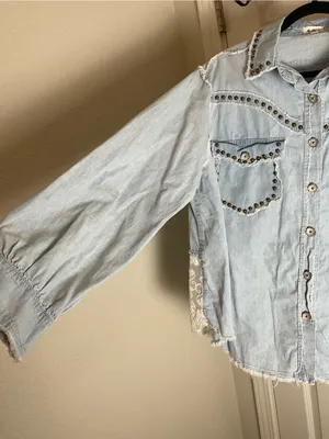 POL Light Wash Denim Button Down Top Shirt Studded Western Lace Trim Small S thumbnail 7