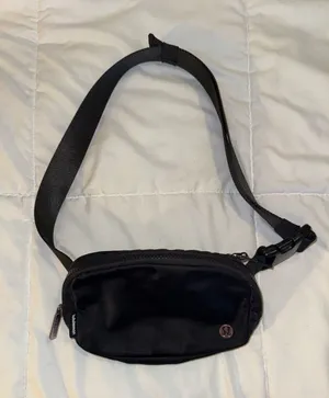 Lululemon Everywhere Belt Bag Black 1L thumbnail 1