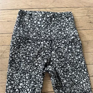Lululemon floral leggings thumbnail 5