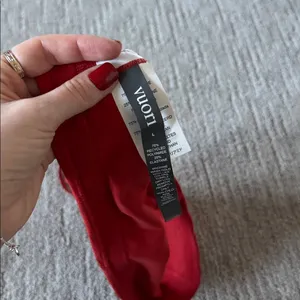 Vuori AllTheFeels Sports Bra in Scarlet Red thumbnail 5
