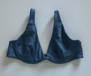 {Hollister} Brand New Gray Shimmer Underwire Bikini Top thumbnail 1