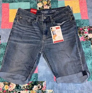 Signature by Levi's Modern Bermuda Shorts Size 6 Women's 28 Denim Blue thumbnail 1