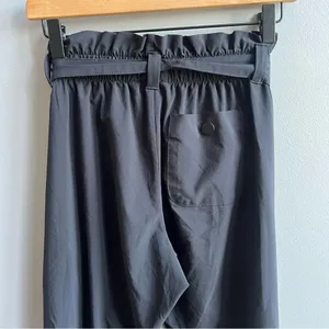 Athleta Skyline Pant II Paperbag Waist Pleated Tapered Black Belted Pants Size 2 thumbnail 9