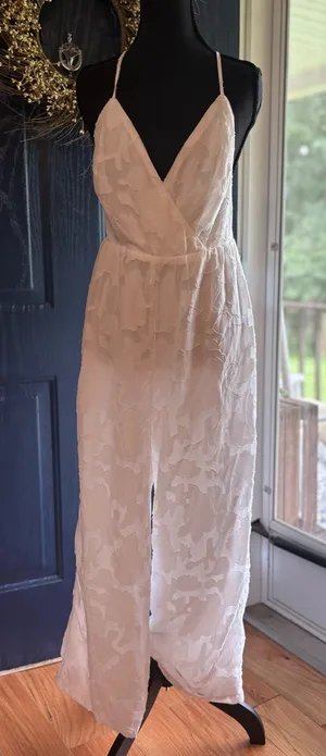 Lulu's Textured White Jumpsuit size M thumbnail 1