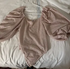 Boutique NwT bucket list sparkle top M thumbnail 1