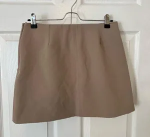 ZARA Tan Skirt size Medium. Only worn once - great condition! thumbnail 2