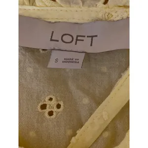 Ann Taylor LOFT Yellow Ruffle Sleeve Embroidered Floral Tie Blouse Top Size S thumbnail 3