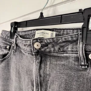 Abercrombie The Mom Jeans High Rise Black Wash thumbnail 4