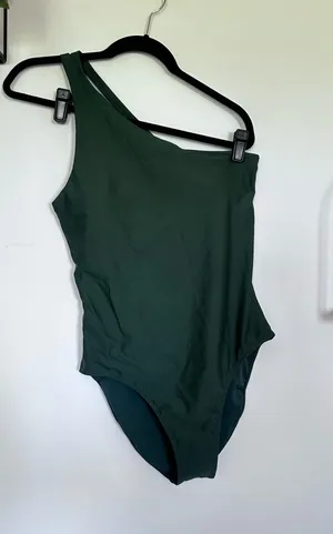 NWT Quince‎ Palm Green Italian One Shoulder One-Piece Swimsuit Size Large thumbnail 1