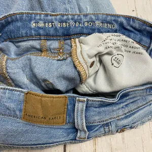 American Eagle Highest Rise '90s Boyfriend Distressed Jeans thumbnail 6
