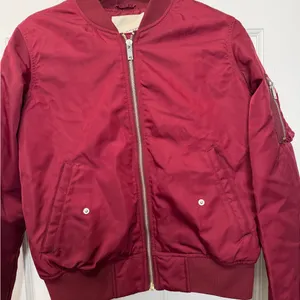 Wilfred‎ Free Aritzia Burgundy Bomber Jacket Size Medium thumbnail 2