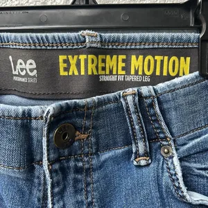 Lee Extreme Motion Straight Fit Tapered Leg women’s jeans 32x32 thumbnail 3