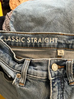 J Crew Classic Straight Light Wash Jeans 25 Minimalist Capsule Wardrobe thumbnail 5