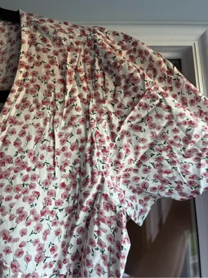 White & Rose Floral V-Neck Blouse thumbnail 2