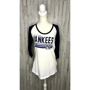 NWT‎ Women's New York Yankees 3/4 Sleeve Raglan T-Shirt White/Blue Medium thumbnail 2