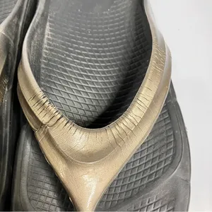Oofos oolala sandals size 11‎ gold black thumbnail 3