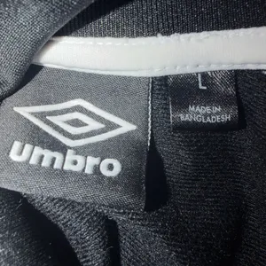 Umbro Black Track Jacket Full Zip Logo Athletic Streetwear‎ L thumbnail 4