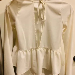 Boho Romantic Ivory Blouse V Neck Open back Baby doll Top Size Small thumbnail 3