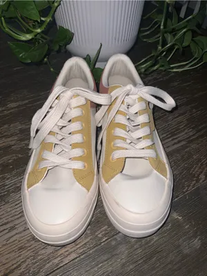 Rocket Dog White Sneakers with Yellow and Pink Panels Size 6 thumbnail 3