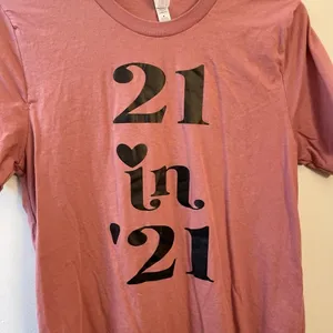 21 in 21 T-Shirt Women's Medium Peach Pink Top Graphic Tee Birthday‎ Celebrate thumbnail 5