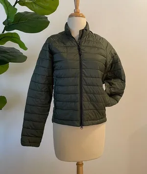Everlane | Renew Green Light Weight Puffer Jacket thumbnail 3