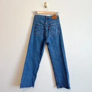 Levi's Premium | Cotton Ribcage Straight Ankle High Rise Jeans Medium Wash thumbnail 3