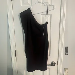 NWT Susana Monaco Pleated One-Shoulder Mini Dress Cabernet size medium thumbnail 5